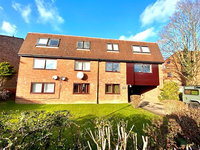 1 Bedroom Flat For Sale In Welham Court, Welham Green, AL9