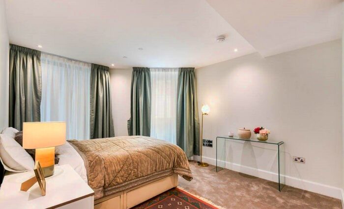 2 Bedroom Flat To Rent In Warwick Lane, London, W14
