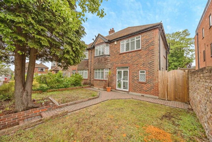 3 Bedroom Semi-Detached House For Sale In Wickham Road, Croydon, CR0