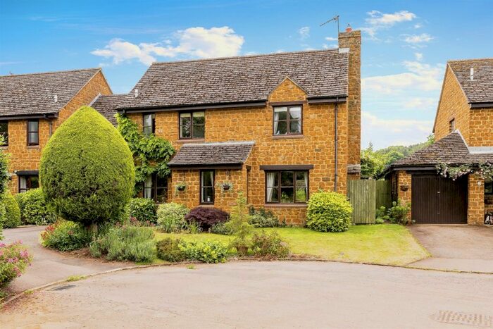 4 Bedroom Detached House For Sale In The Dairyground, Shutford, Banbury, OX15