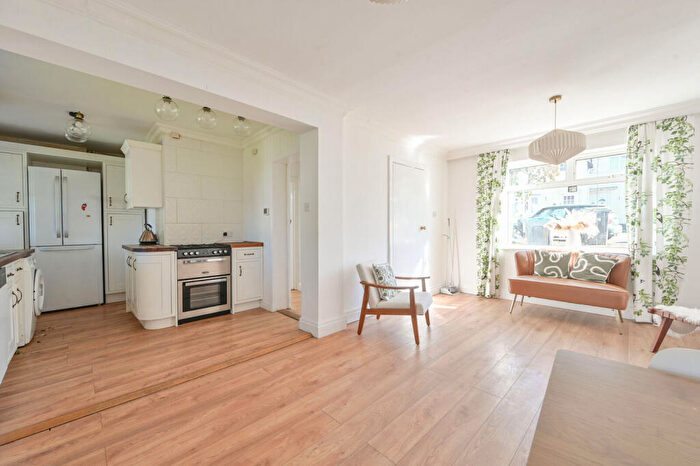3 Bedroom End Of Terrace House To Rent In The Crescent, New Malden, KT3