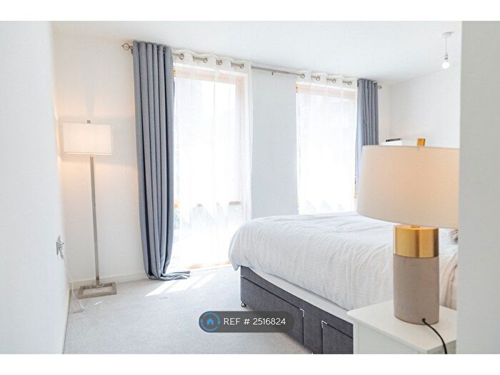 2 Bedroom Flat To Rent In Hayhill Mansions, Barking, IG11
