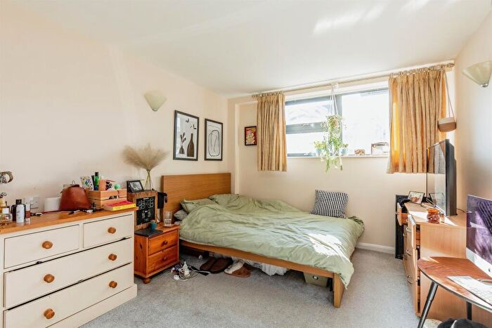 1 Bedroom Apartment For Sale In Deanery Road, Bristol, BS1