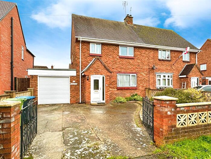 3 Bedroom Semi Detached House For Sale In Toms Town Lane, Studley, B80