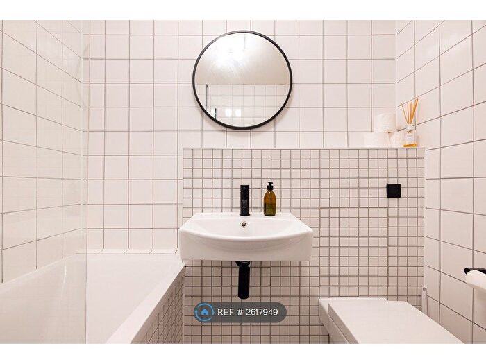 2 Bedroom Flat To Rent In Fitzroy Street, London, W1T