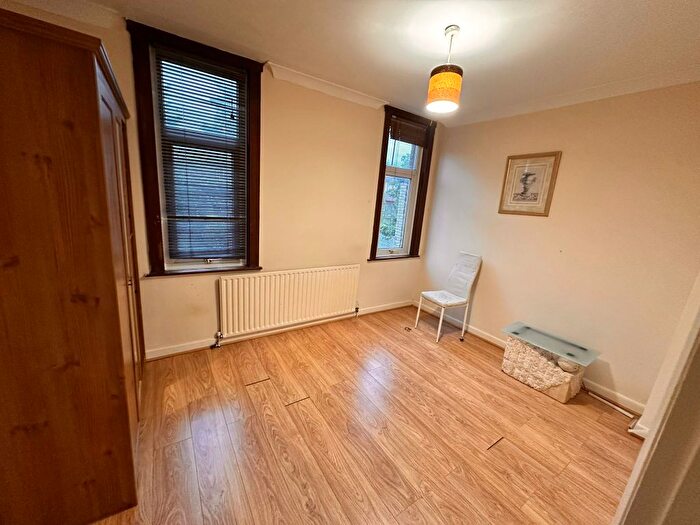 1 Bedroom Flat To Rent In Selborne Road, Ilford, IG1