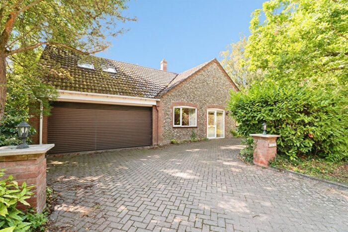 4 Bedroom Detached Bungalow For Sale In Beechwood Avenue, Aylmerton, Norwich, NR11