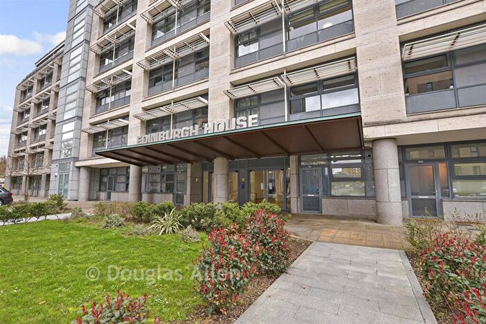1 Bedroom Flat For Sale In Edinburgh Gate, Harlow, Essex, CM20