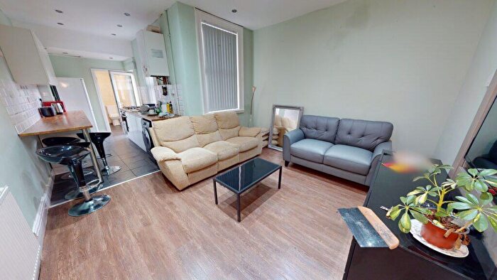 4 Bedroom House To Rent In Tiverton Road, Selly Oak, Birmingham, B29