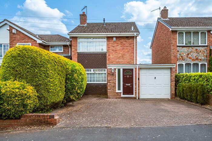 3 Bedroom Detached House For Sale In Meadow Way, Wordsley, Stourbridge, DY8