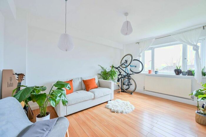 4 Bedroom Flat To Rent In Matlock Court, Denmark Hill, London, SE5