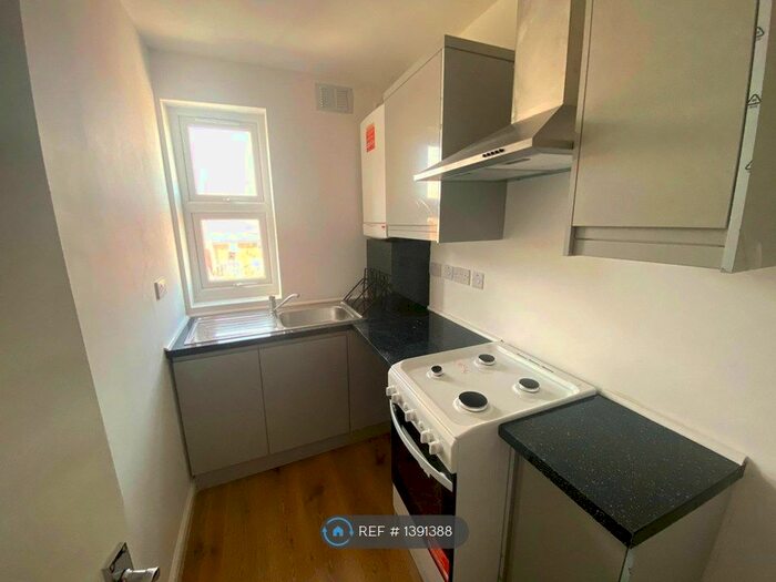 3 Bedroom Flat To Rent In Green Lane, Dagenham, RM8