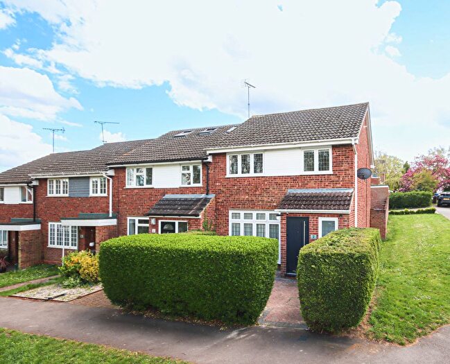 3 Bedroom End Terrace House For Sale In Knowle Drive, Harpenden, Hertfordshire, AL5