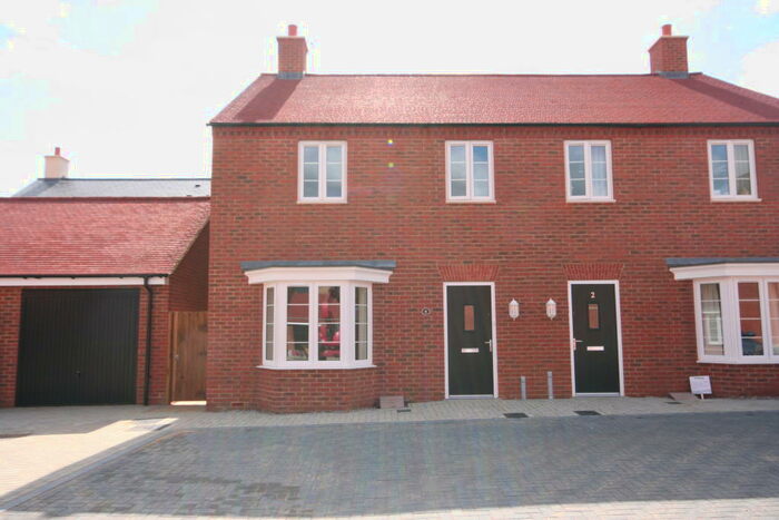 3 Bedroom Semi-Detached House To Rent In Spindle Mews, Buckingham, MK18