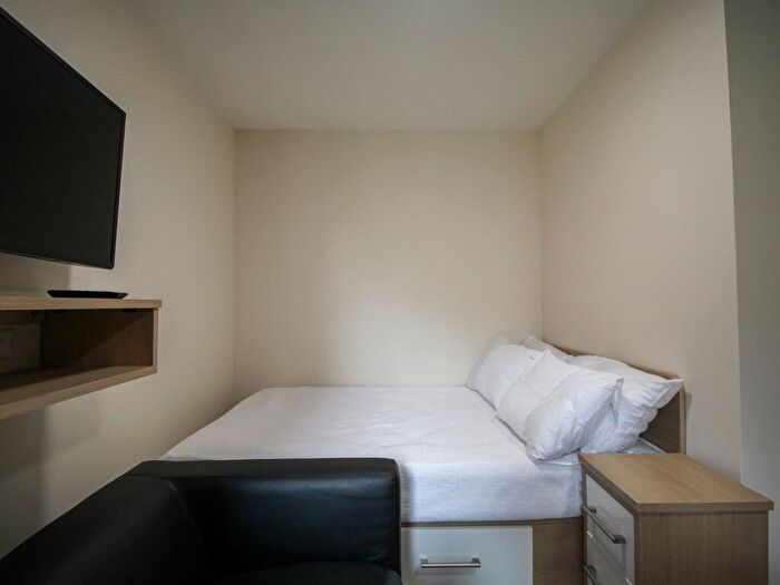 Apartment To Rent In Apt, Lofthouse Residence #, LS2