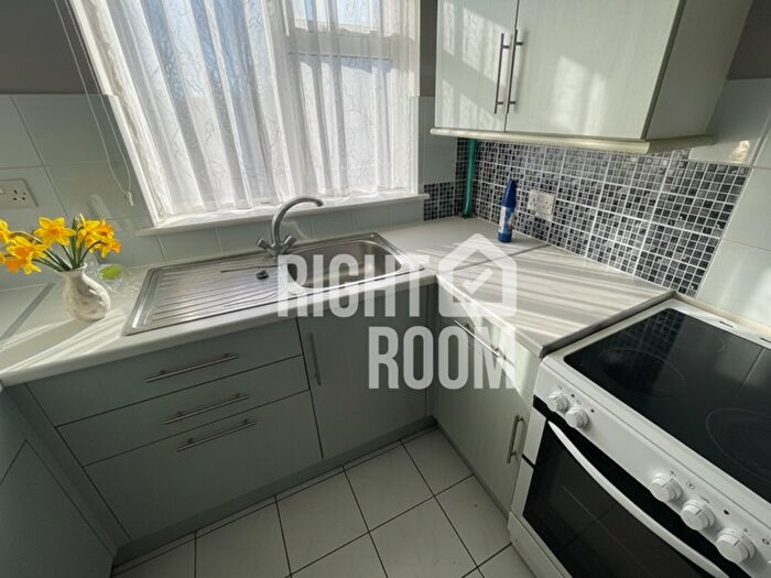 1 Bedroom Flat To Rent In One Bedroom Flat, Newbroke Road, PO13
