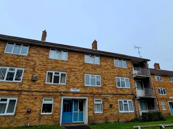 2 Bedroom Flat To Rent In St. James Close, Southampton, Hampshire, SO15