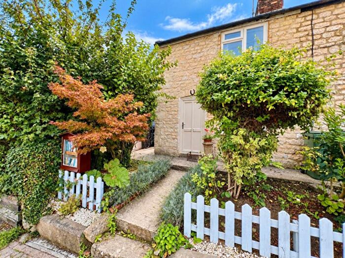 2 Bedroom Cottage For Sale In May Lane, Dursley, GL11