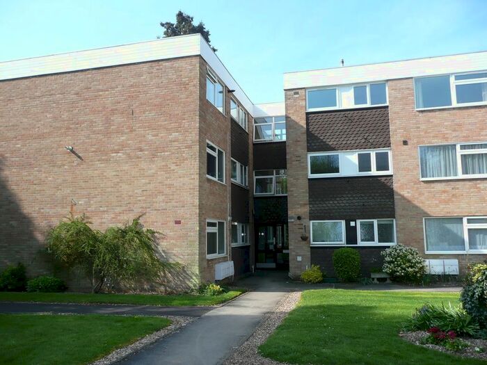 2 Bedroom Flat To Rent In Heathfield Close, Potters Bar, EN6