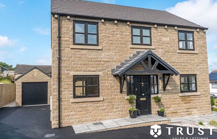 4 Bedroom Detached House For Sale In Commonside, Batley, WF17