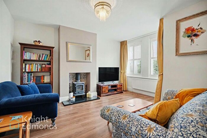 3 Bedroom Semi Detached House For Sale In Hastings Road, Maidstone, ME15