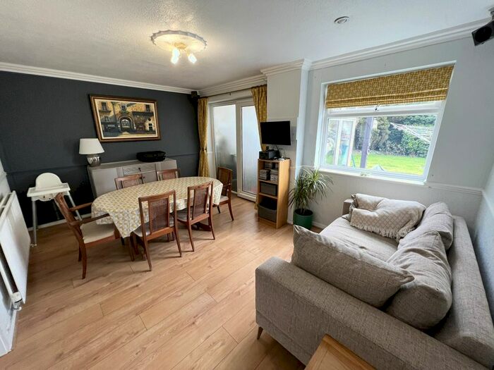 4 Bedroom Detached House For Sale In Hargrave Road, Shirley, Solihull, B90