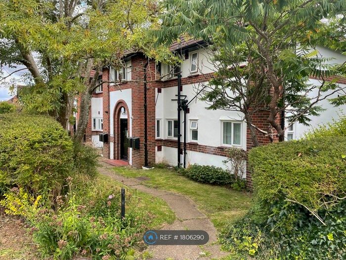 2 Bedroom Flat To Rent In Lower Hill Road, Epsom, KT19