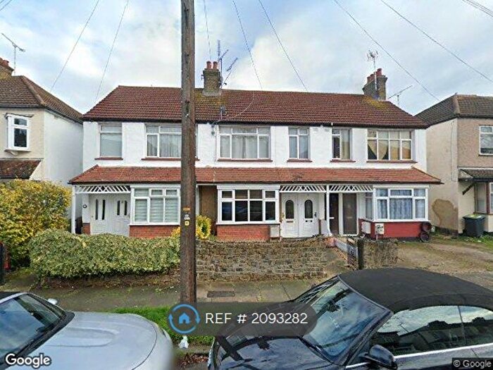 2 Bedroom Flat To Rent In Seaforth Avenue, Southend-On-Sea, SS2