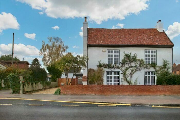 4 Bedroom Detached House To Rent In Bedford Road, Barton-le-Clay, Bedford, MK45