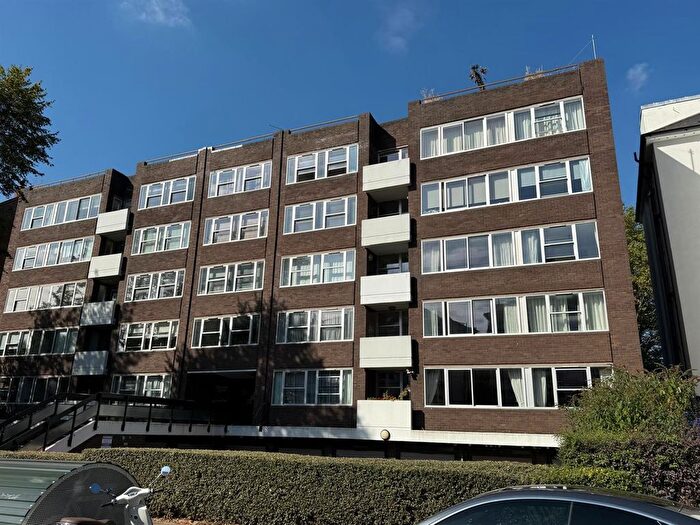 3 Bedroom Flat To Rent In Belsize Grove, London, NW3