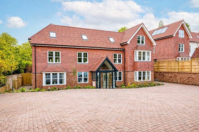 4 Bedroom End Terrace House For Sale In Hollymeoak Road, Coulsdon, CR5