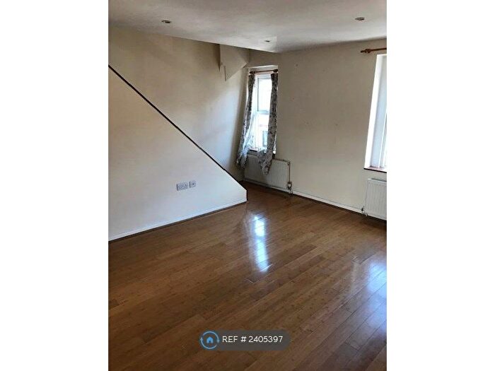 1 Bedroom Flat To Rent In Stanmore Road, Watford, WD24