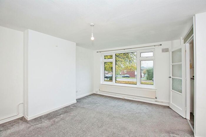 3 Bedroom Semi-Detached House For Sale In Wessex Road, Yeovil, BA21