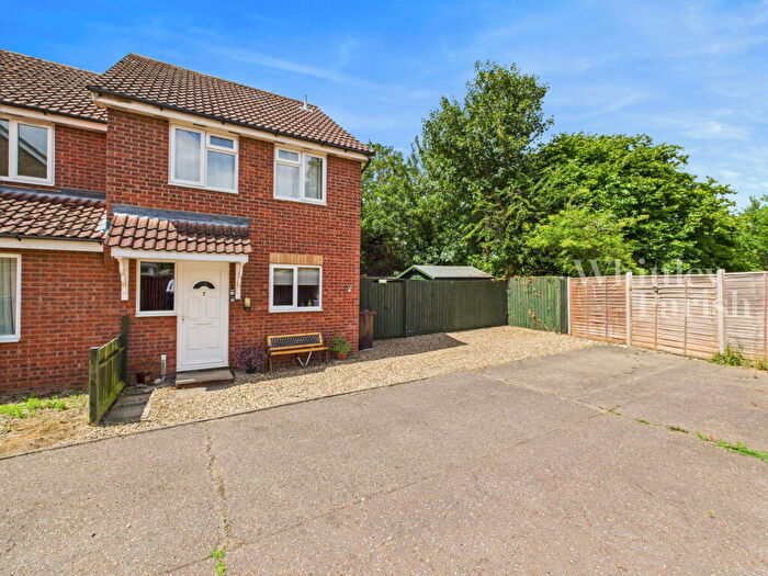 3 Bedroom Semi-Detached House For Sale In Pretty Drive, Scole, IP21