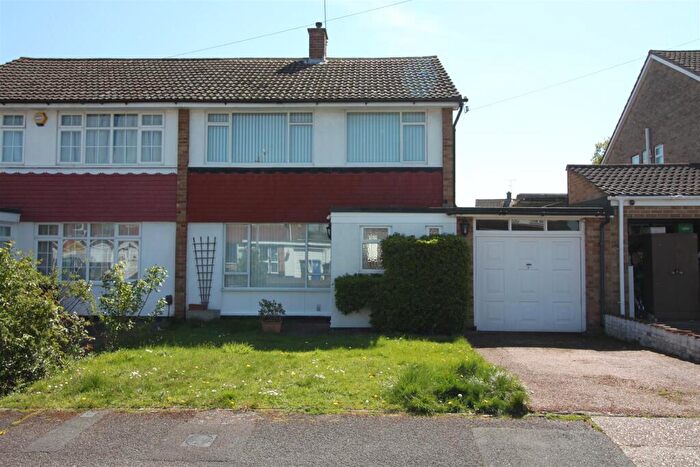 3 Bedroom Semi Detached House To Rent In Clifton Rise, Windsor, SL4