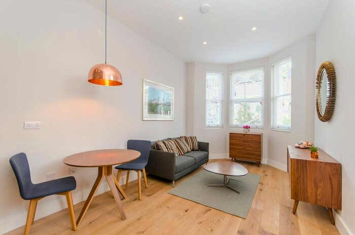 2 Bedroom End Of Terrace House To Rent In Greenside Road, Ravenscourt Park, London, W12