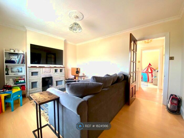 4 Bedroom Flat To Rent In Victoria Road, Wargrave, Reading, RG10