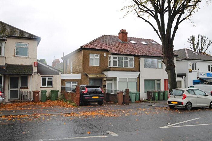 3 Bedroom Semi Detached House For Sale In Ruskin Road, Carshalton, SM5
