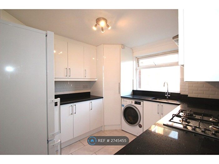 2 Bedroom Flat To Rent In Wellington House, Northolt, UB5