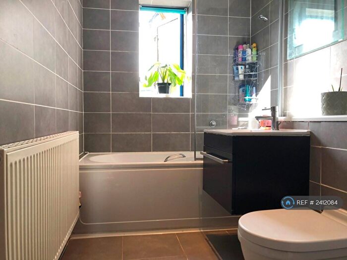 1 Bedroom Flat To Rent In Dovecot Road, High Wycombe, HP13