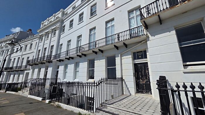 4 Bedroom Flat To Rent In Lewes Crescent, Brighton, BN2