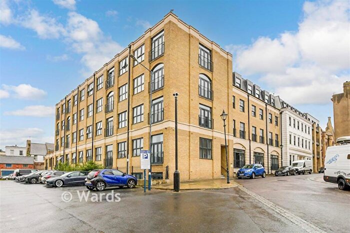 2 Bedroom Flat For Sale In Queensbridge Drive, Ramsgate, Kent, CT11