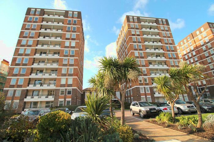 3 Bedroom Apartment To Rent In Ashley Court, Grand Avenue, Hove, BN3