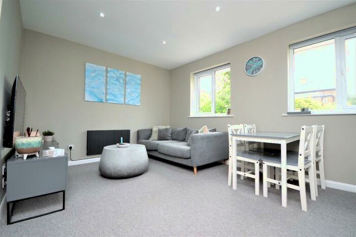 1 Bedroom Apartment To Rent In Great Eastern Road, Brentwood, Essex, CM14