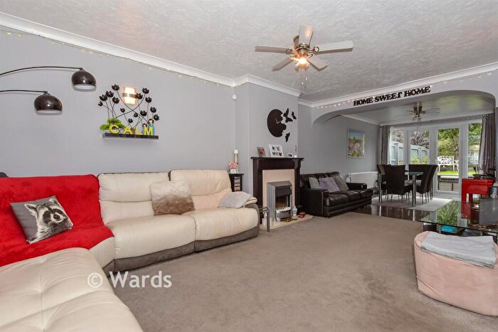 4 Bedroom Semi-Detached Bungalow For Sale In Linton Gore, Coxheath, Maidstone, Kent, ME17
