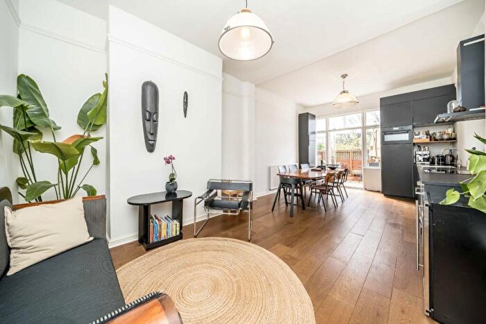 3 Bedroom Maisonette For Sale In Forest Hill Road, East Dulwich, SE22