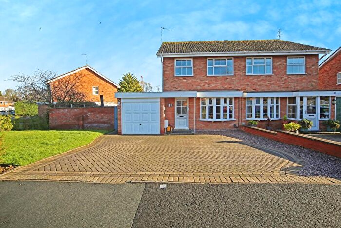 3 Bedroom Semi-Detached House For Sale In Avonbrook Close, Stratford-Upon-Avon, CV37