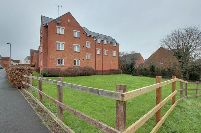 2 Bedroom Flat To Rent In Vinescroft, Trowbridge, BA14