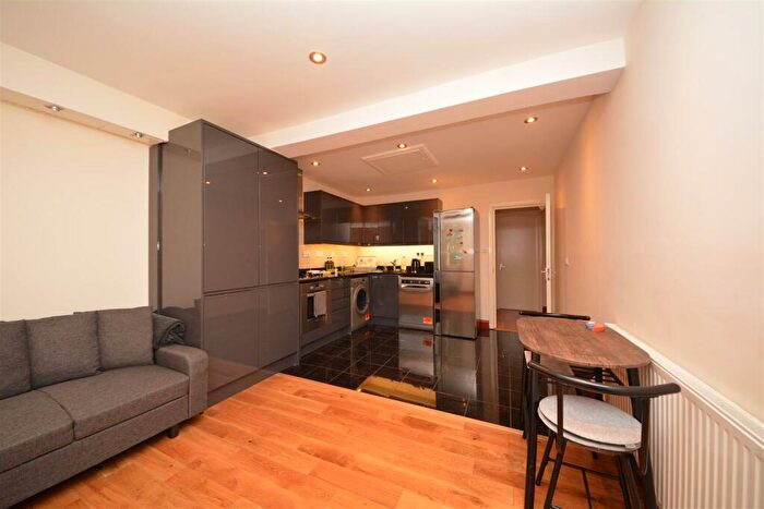 2 Bedroom Flat To Rent In High Road, East Finchley, N2