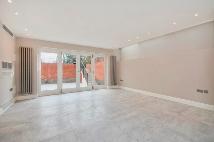 2 Bedroom Apartment To Rent In Lyndhurst Road, Hampstead, NW3